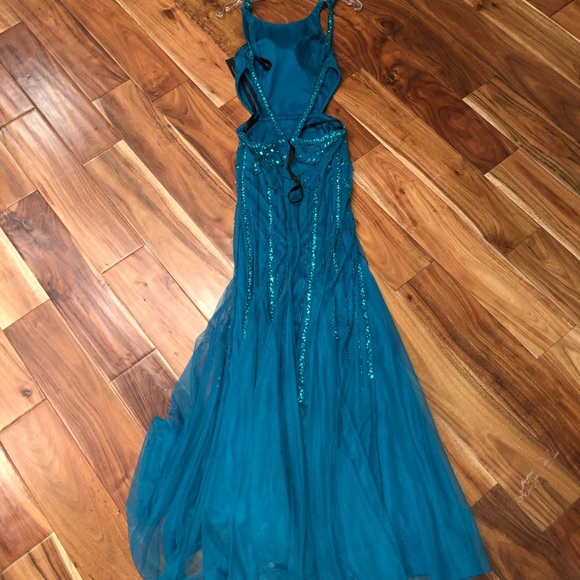 Primavera Couture Prom Dress - Picture 3 of 7